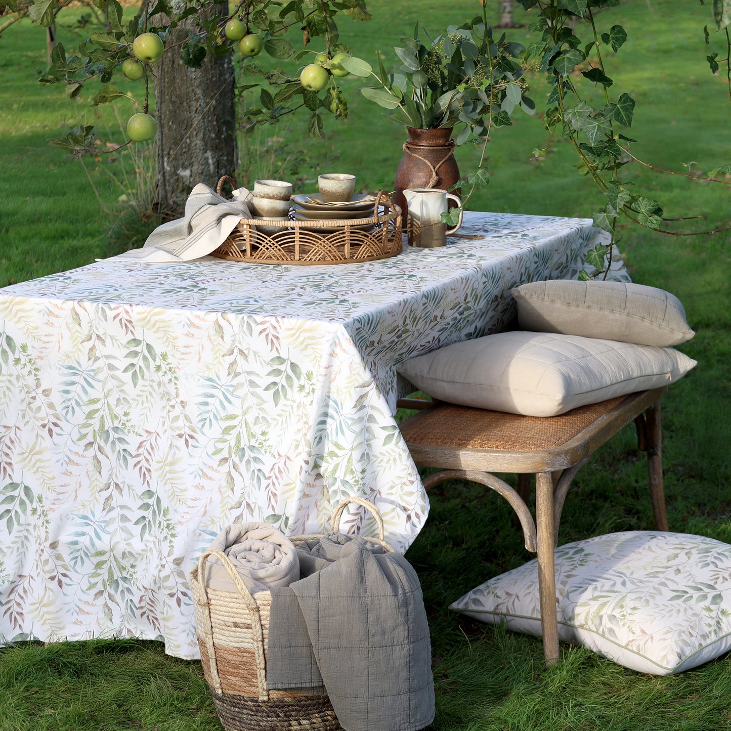 Cotton Tablecloth in Leaf Pattern