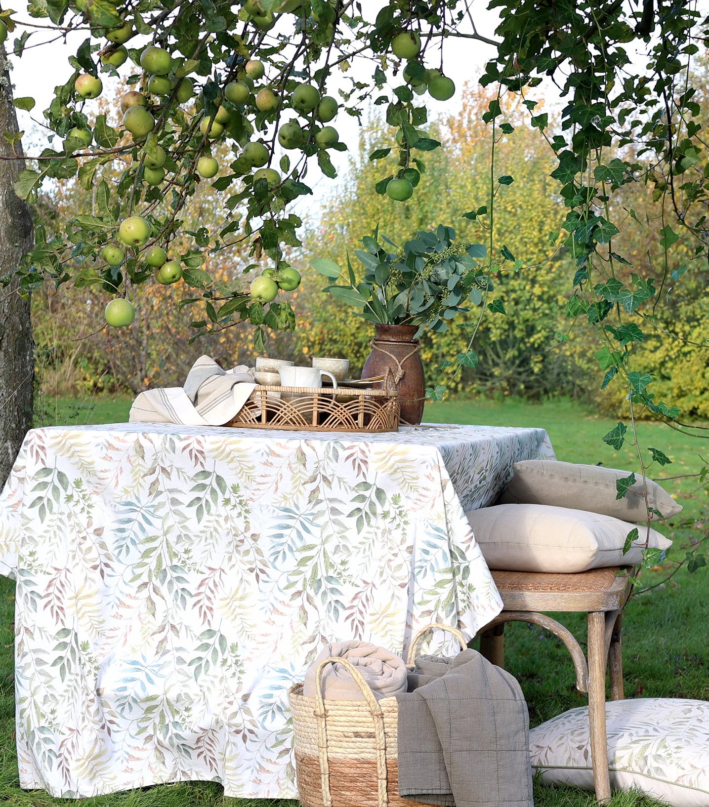 Cotton Tablecloth in Leaf Pattern