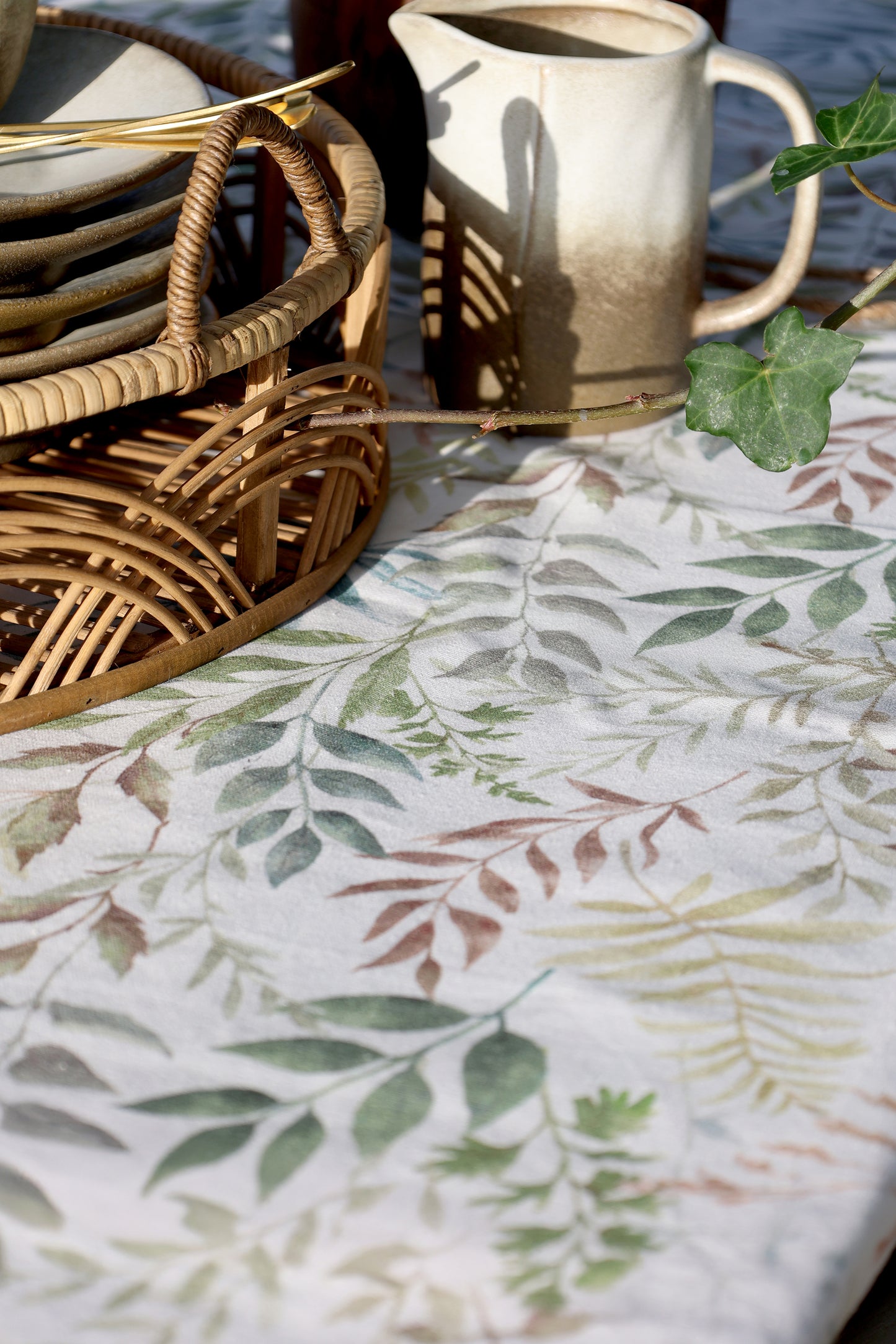 Cotton Tablecloth in Leaf Pattern