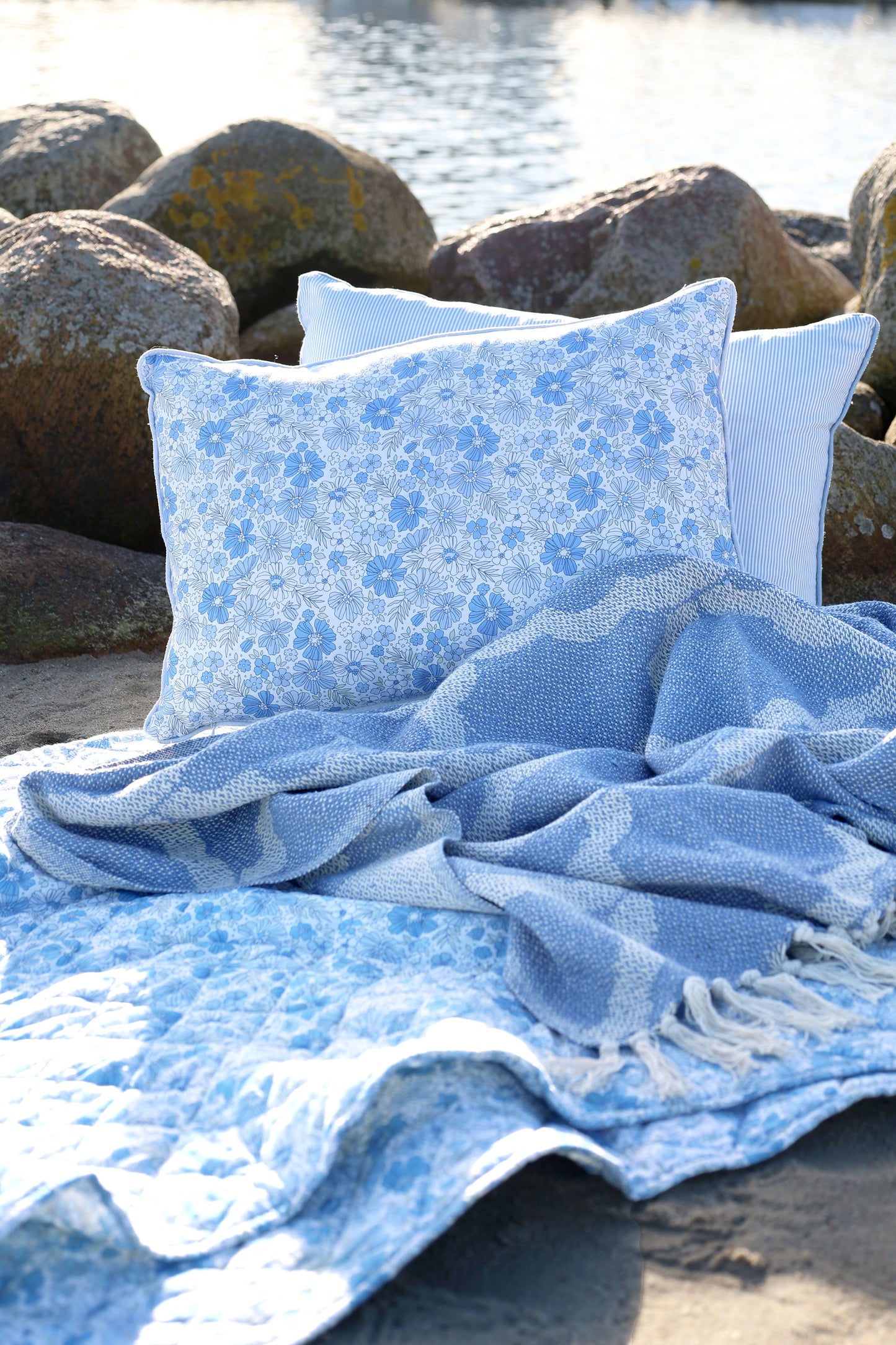 Cotton Throw in Sky Blue Trellis