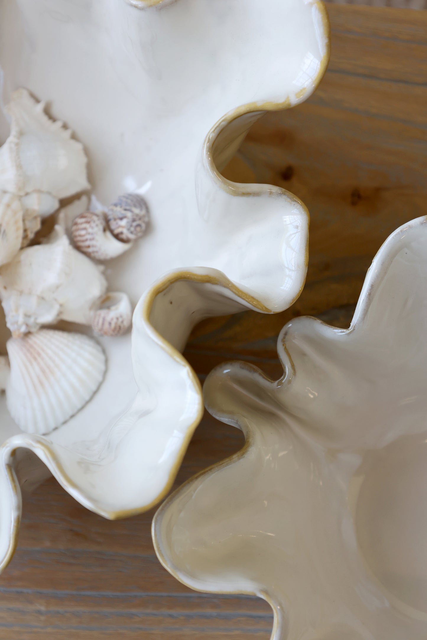 Antique Cream Ruffle Stoneware Bowl