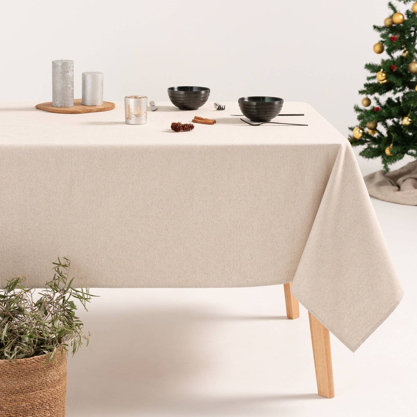 Soft Linen Jacquard Tablecloth – Natural